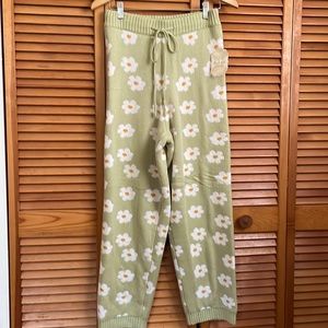The cutest sweater pants…ever! 🌼